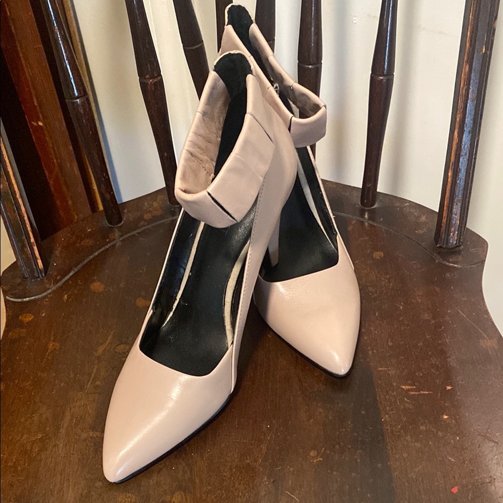Nine West Ankle Strap High Heels EUC